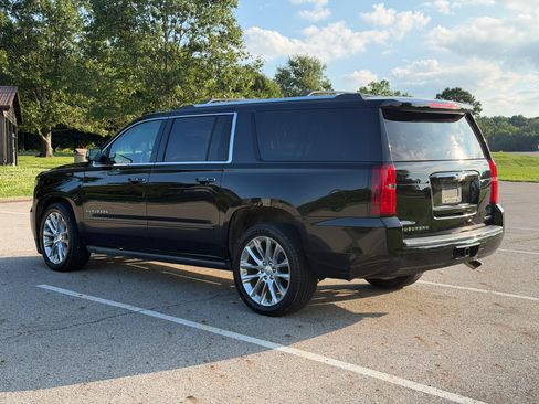 Used 2019 Chevrolet Suburban Premier w/ Premier Plus Edition AWD/4WD image 12
