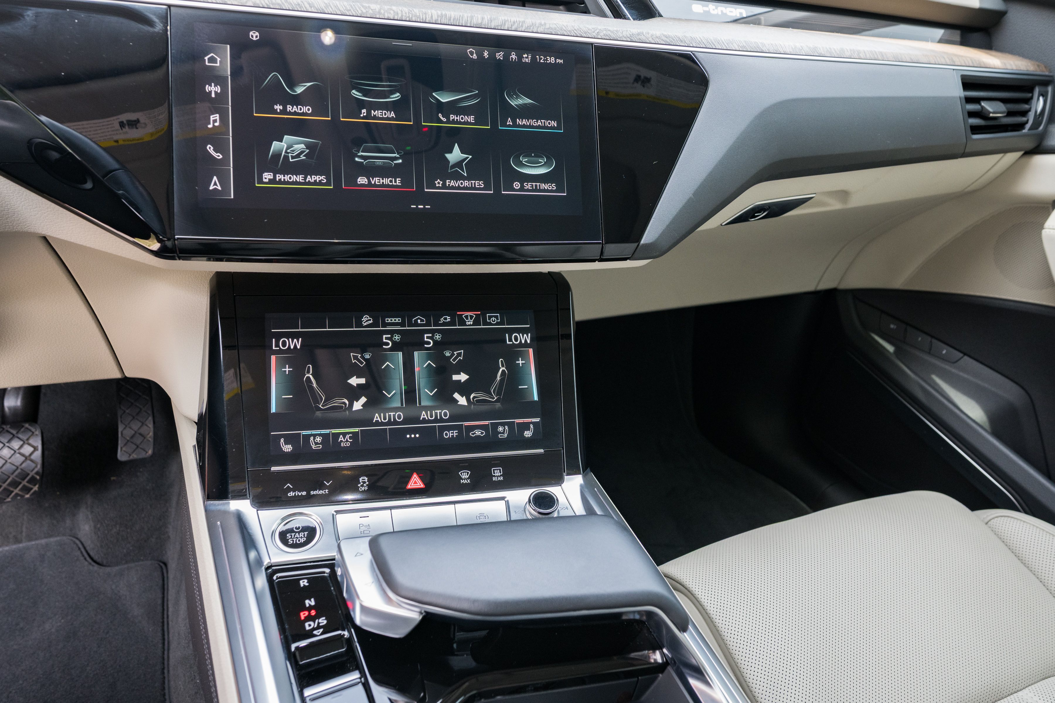 Used 2022 Audi e-tron Prestige w/ Prestige Package AWD/4WD image 18