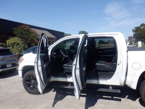 Used 2016 Toyota Tundra Platinum AWD/4WD image 10