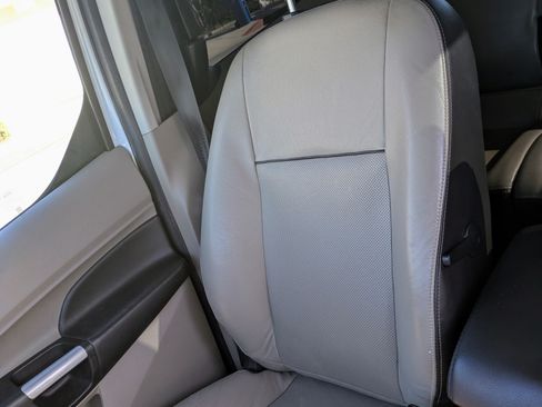 Used 2014 Ford Transit Connect XLT image 24