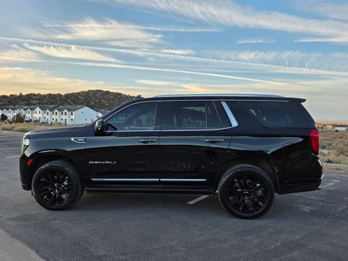 Used 2021 GMC Yukon Denali w/ Denali Premium Package image 26