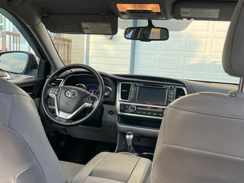 Used 2014 Toyota Highlander XLE AWD/4WD image 9
