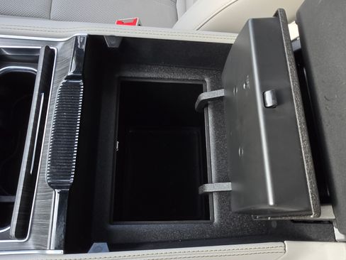 Used 2023 Jeep Wagoneer L Series III w/ Premium Group I image 17