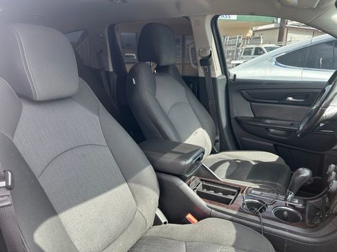 Used 2017 Chevrolet Traverse LT w/ Style and Technology Package image 14
