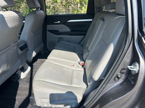 Used 2014 Toyota Highlander XLE image 13