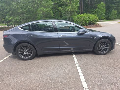 Used 2018 Tesla Model 3 Long Range RWD image 11