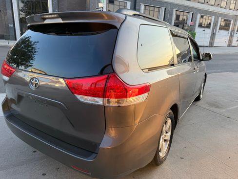 Used 2011 Toyota Sienna LE FWD image 15