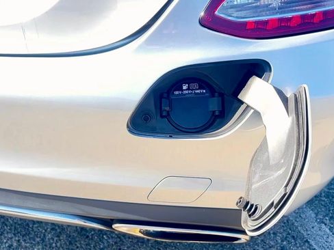 Used 2017 Mercedes-Benz C 350e Sedan image 9