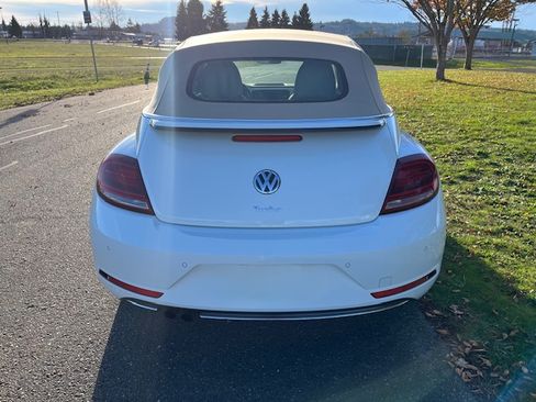 Used 2019 Volkswagen Beetle 2.0T SE image 4
