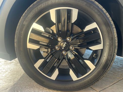 Used 2024 Kia Telluride SX Prestige image 12