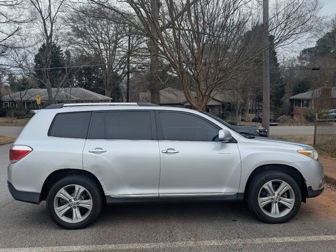 Used 2012 Toyota Highlander Limited w/ Tow Pkg image 13
