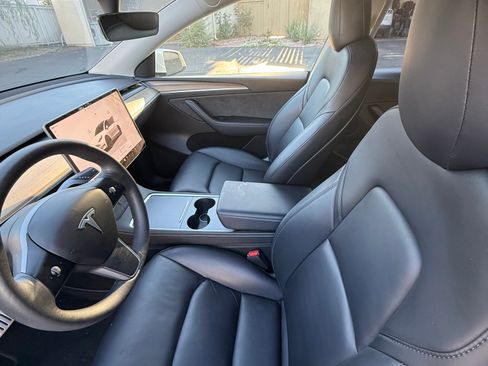 Used 2023 Tesla Model Y Performance image 4