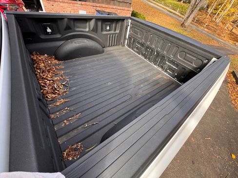 Used 2022 Ford F150 Lightning Pro image 13