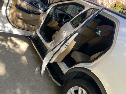 Used 2016 Ford Explorer XLT w/ Equipment Group 202A image 8