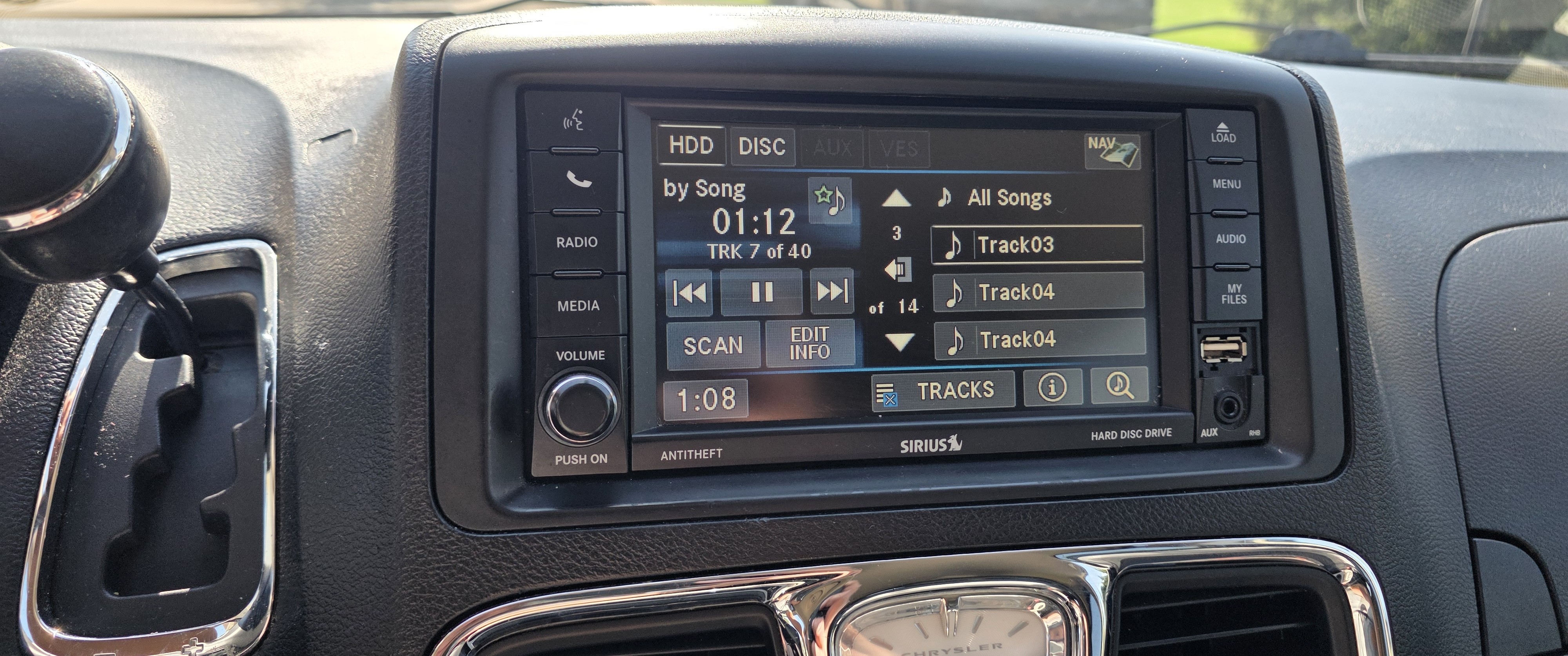 Used 2014 Chrysler Town & Country Touring-L w/ Driver Convenience Group FWD image 5