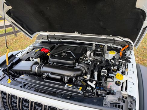 Used 2024 Jeep Wrangler Unlimited Rubicon 4xe image 28