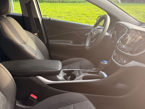 Used 2018 Chevrolet Volt LT image 9