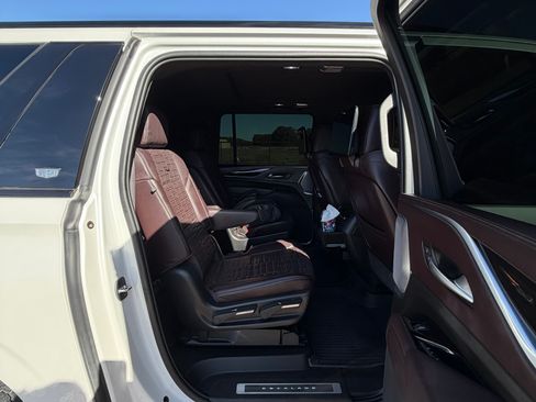 Used 2023 Cadillac Escalade ESV Sport Platinum image 6