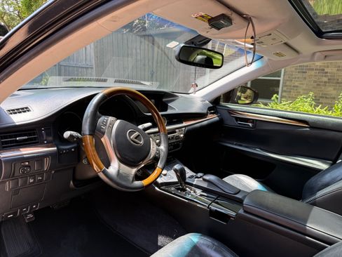 Used 2015 Lexus ES 350 w/ Luxury Package FWD image 10