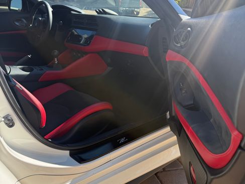 Used 2025 Nissan Z Performance w/ Floor Mat Package RWD image 16