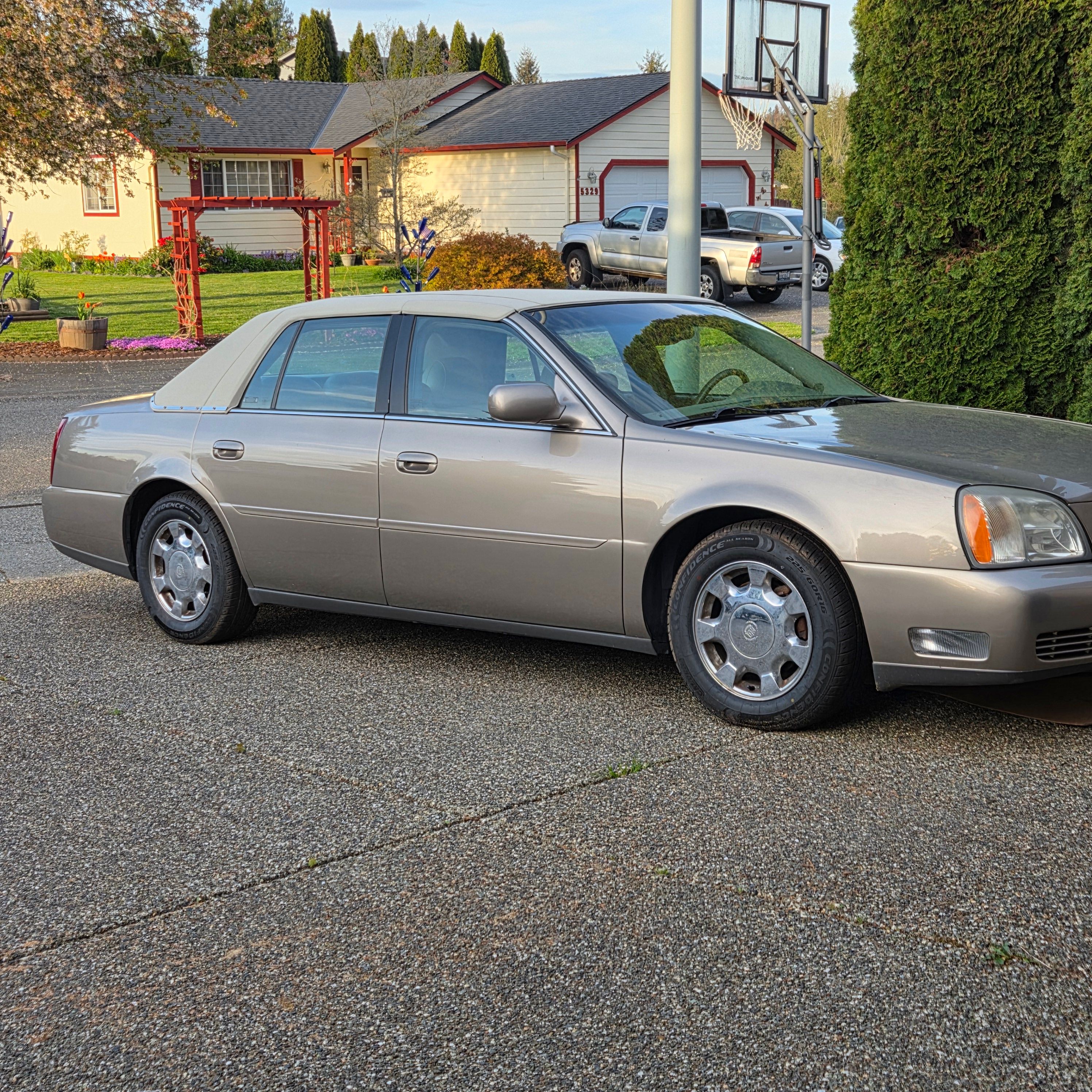 Used 2002 Cadillac De Ville w/ Comfort/Convenience Pkg FWD image 1
