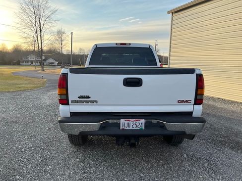 Used 2004 GMC Sierra 2500 SLE w/ Heavy-Duty Power Package image 5