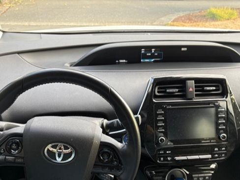 Used 2021 Toyota Prius Prime LE image 10