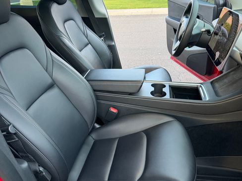 Used 2022 Tesla Model Y Performance image 15