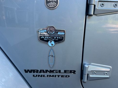 Used 2012 Jeep Wrangler Unlimited Sahara AWD/4WD image 15