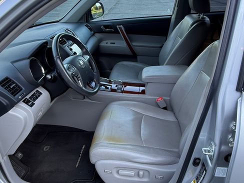 Used 2013 Toyota Highlander Limited AWD/4WD image 4