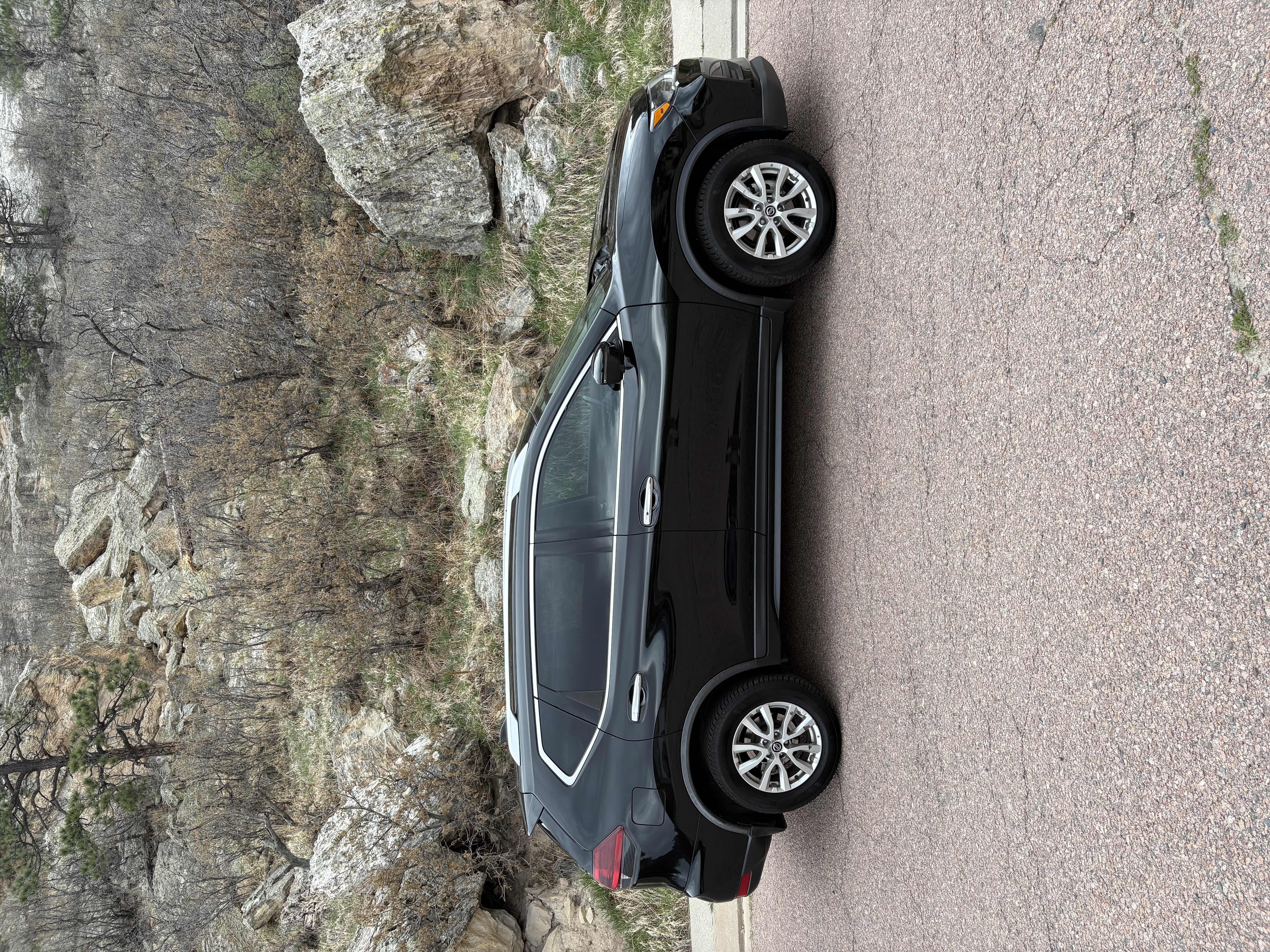 Used 2018 Nissan Rogue SV w/ Premium Package AWD/4WD image 2