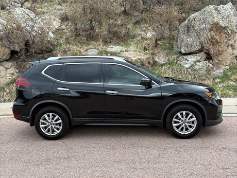 Used 2018 Nissan Rogue SV w/ Premium Package AWD/4WD image 2