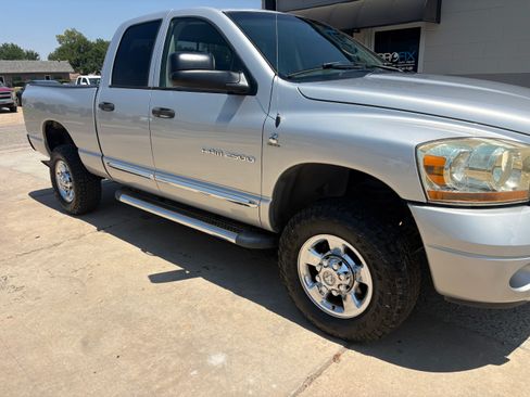 Used 2006 Dodge Ram 2500 Truck Laramie AWD/4WD image 4