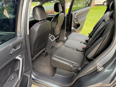 Used 2024 Volkswagen Tiguan SE FWD image 13