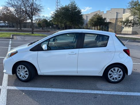 Used 2017 Toyota Yaris L image 10