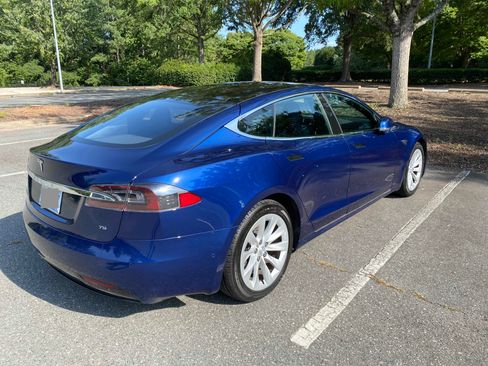 Used 2017 Tesla Model S 75 RWD image 2