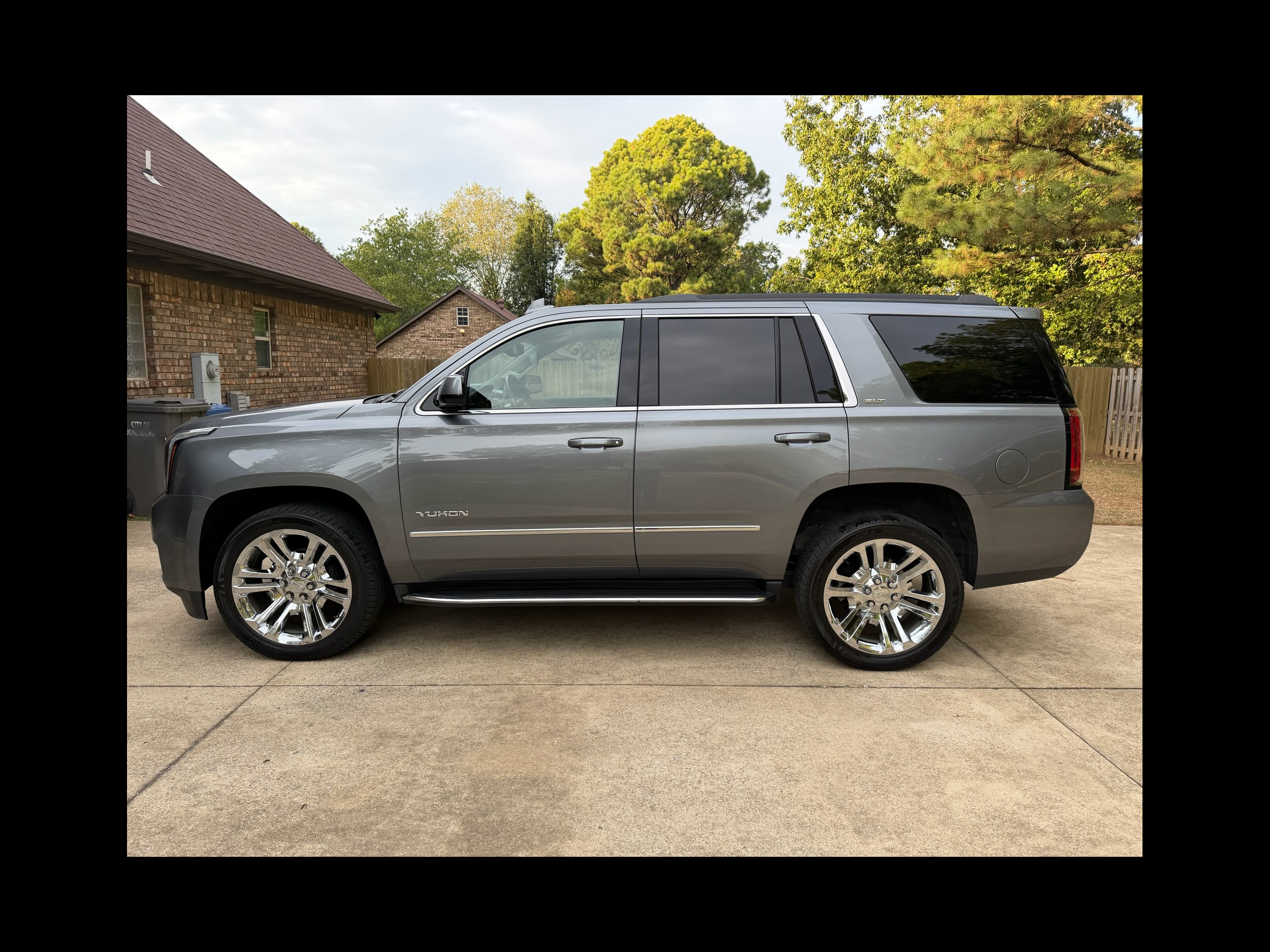 Used 2020 GMC Yukon SLT w/ Premium Edition RWD image 1