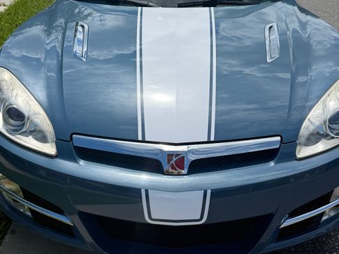 Used 2007 Saturn Sky image 1