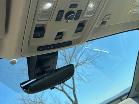 Used 2021 GMC Yukon XL Denali w/ Denali Premium Package image 23