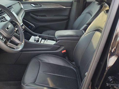 Used 2023 Jeep Grand Cherokee Overland image 23