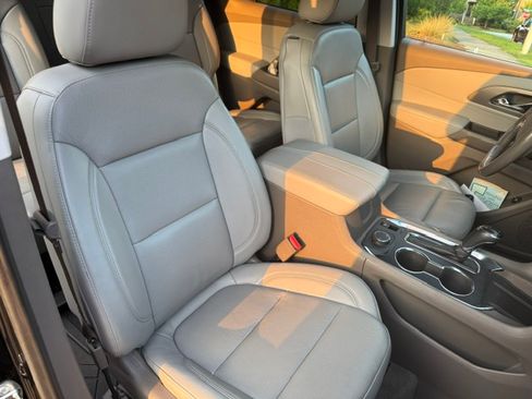 Used 2019 Chevrolet Traverse Premier w/ Driver Confidence II Package FWD image 6