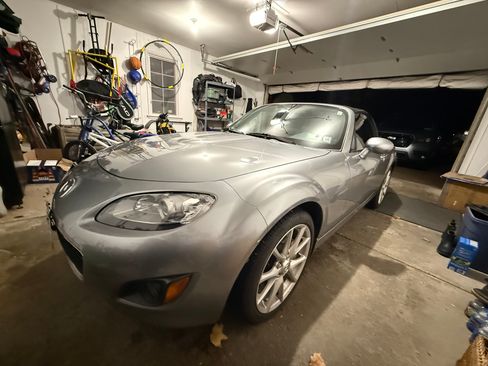 Used 2010 MAZDA MX-5 Miata Grand Touring w/ Premium Pkg image 13