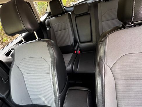 Used 2017 Ford Escape SE w/ SE Sport Appearance Package image 10