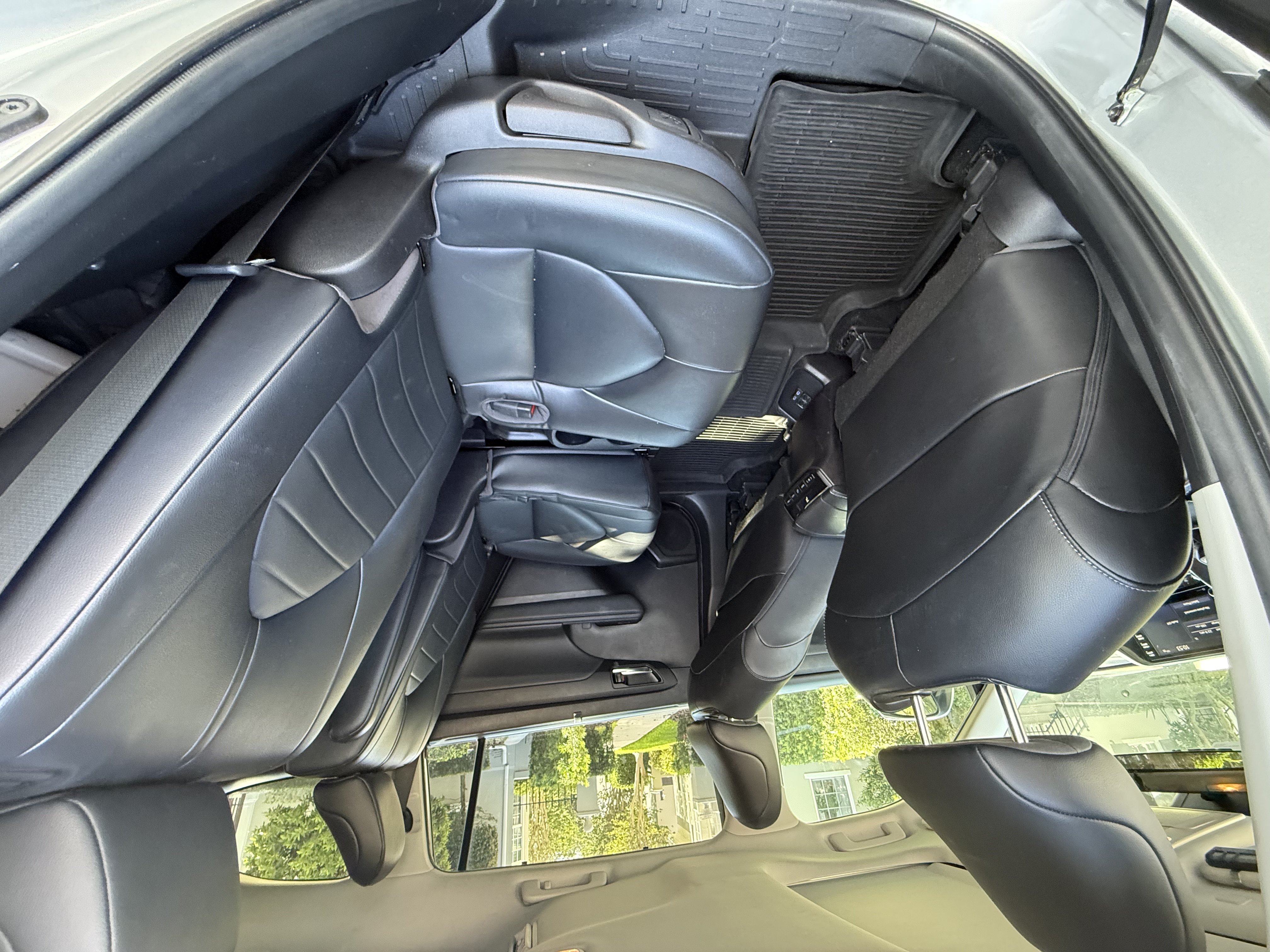 Used 2022 Toyota Highlander XLE FWD image 13