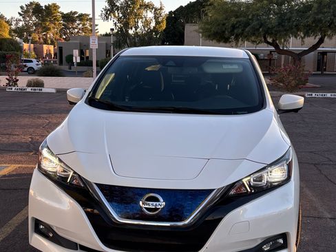 Used 2020 Nissan Leaf SV w/ SV Technology Package image 5