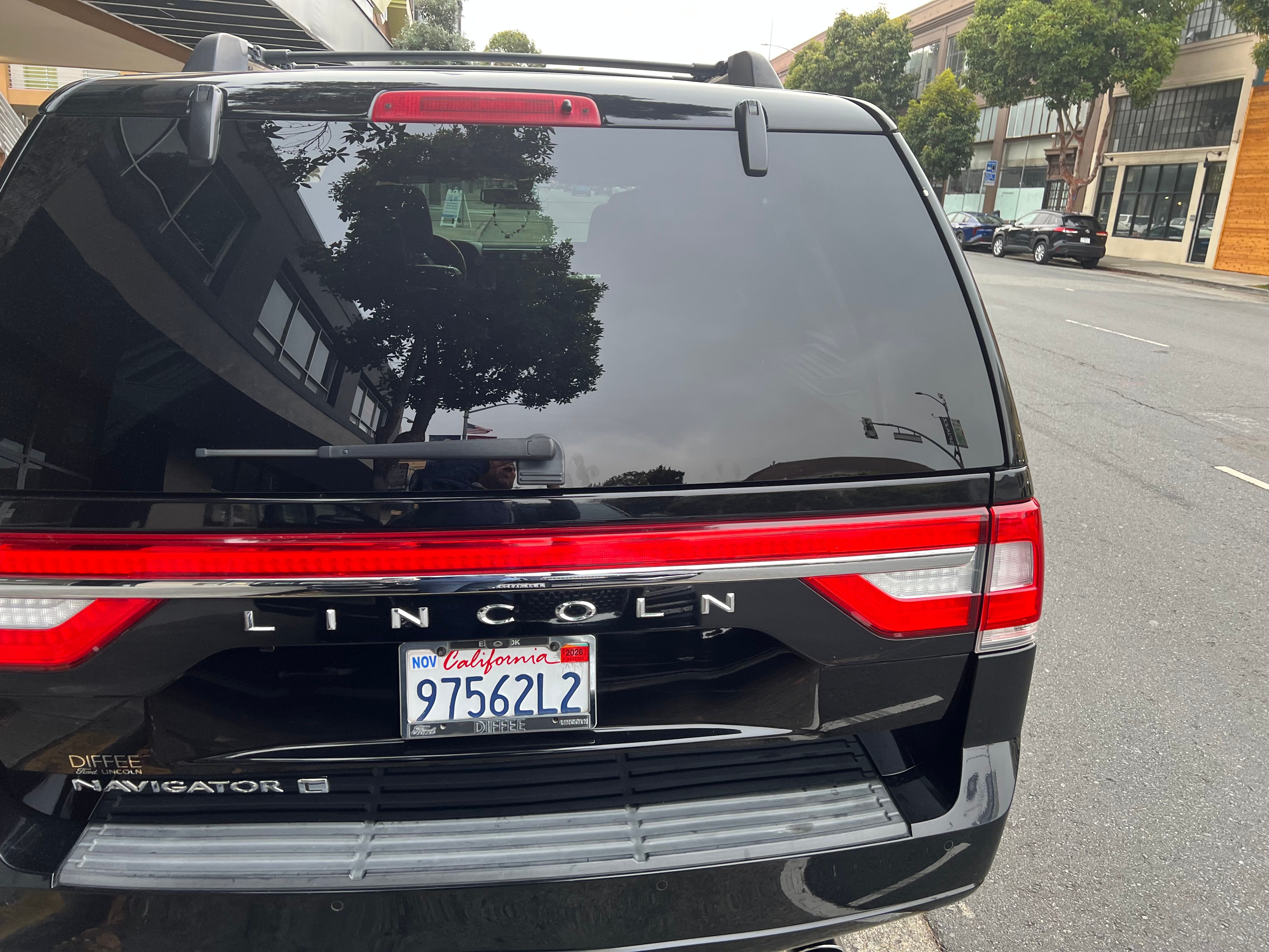 Used 2017 Lincoln Navigator L Select RWD image 6