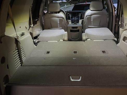 Used 2016 Cadillac Escalade Premium image 21