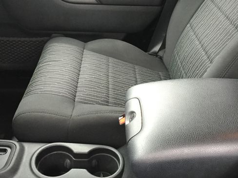 Used 2011 Jeep Wrangler Unlimited Sport image 5