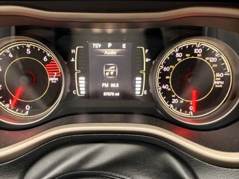 Used 2016 Jeep Cherokee Sport FWD image 5