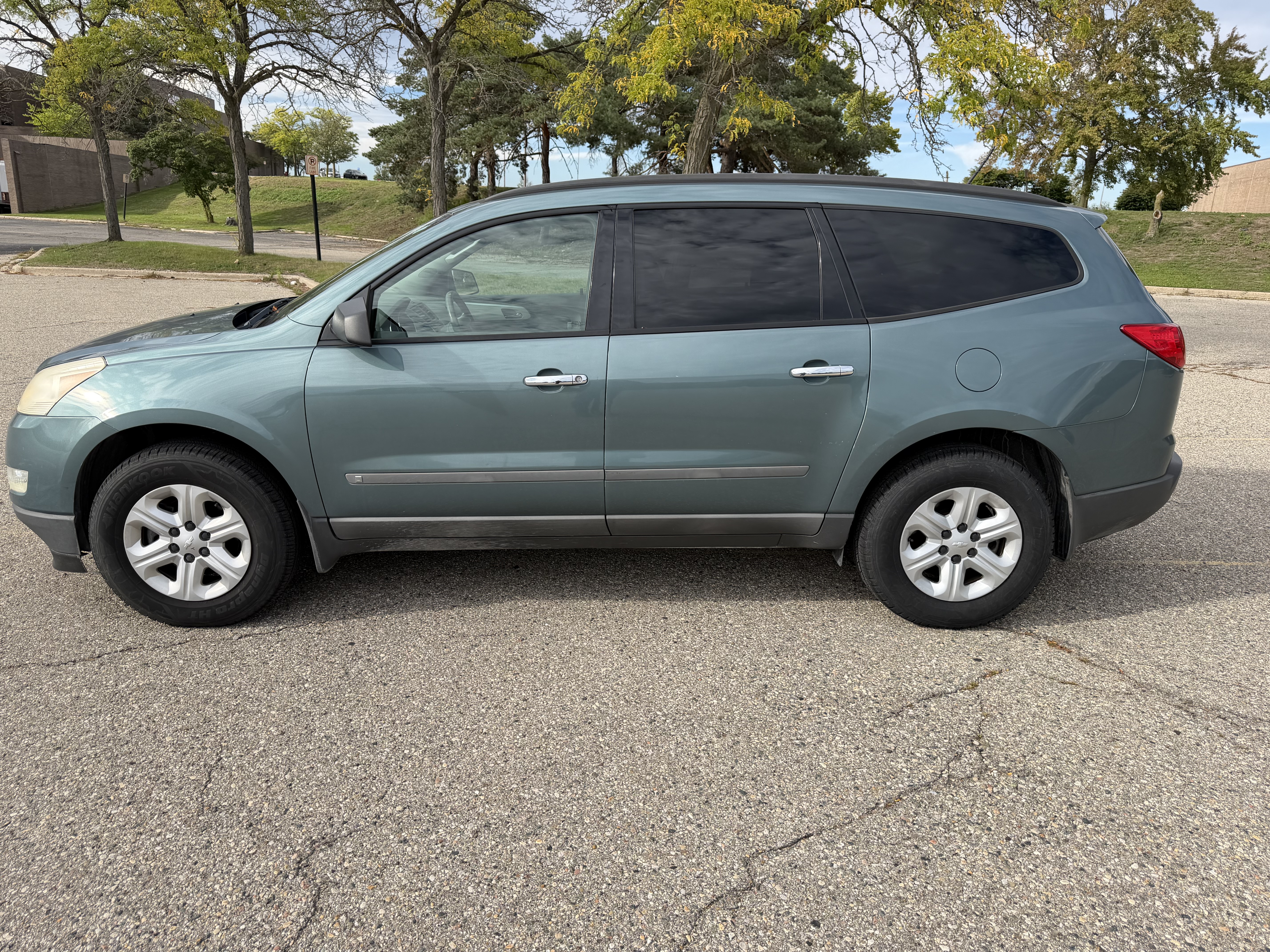 Used 2009 Chevrolet Traverse LS FWD image 11